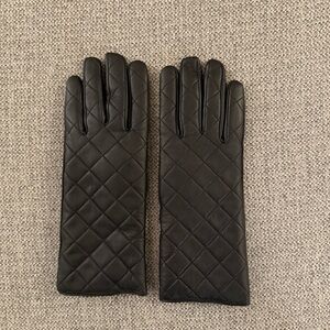 Black Quilted Leather Gloves